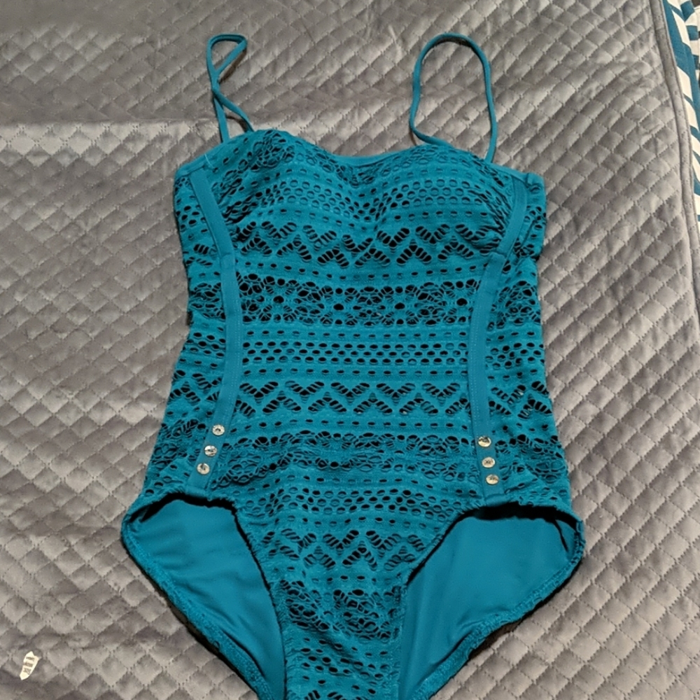 Lookbook store one piece swim